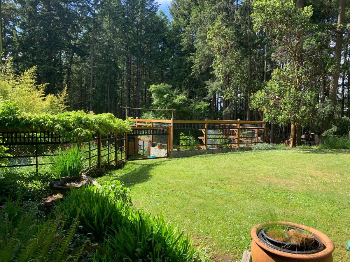 Salt Spring Carriage House B&B Ganges Exteriör bild