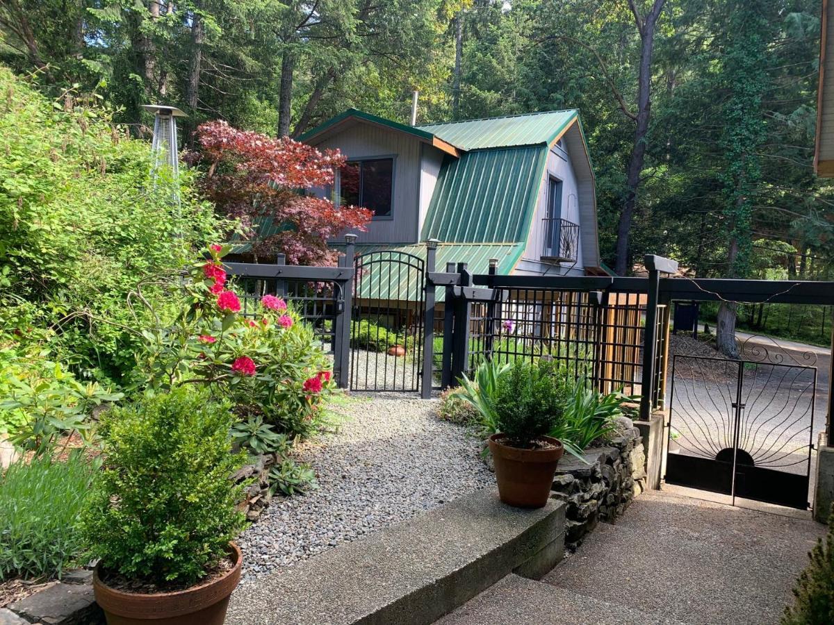 Salt Spring Carriage House B&B Ganges Exteriör bild