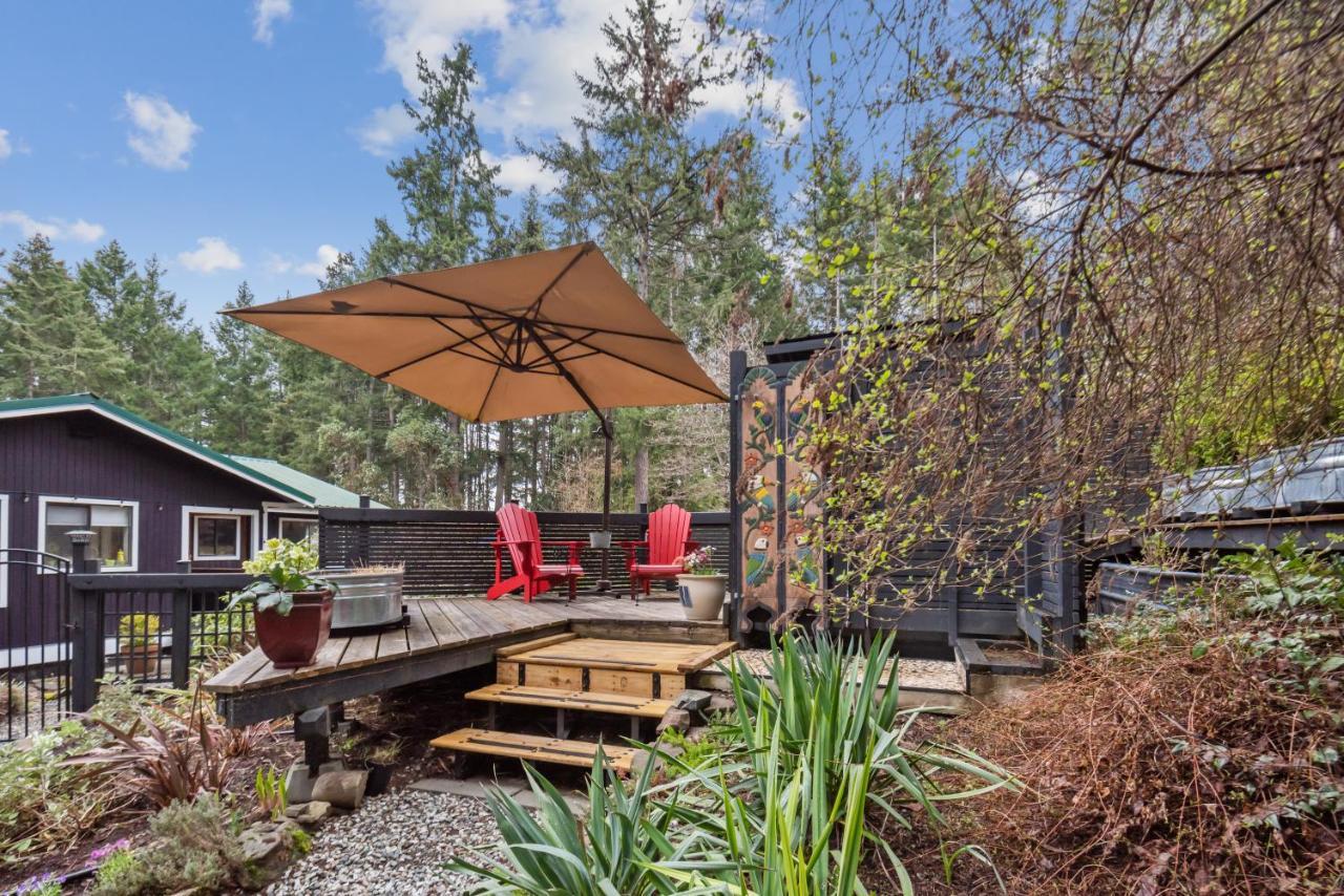 Salt Spring Carriage House B&B Ganges Exteriör bild