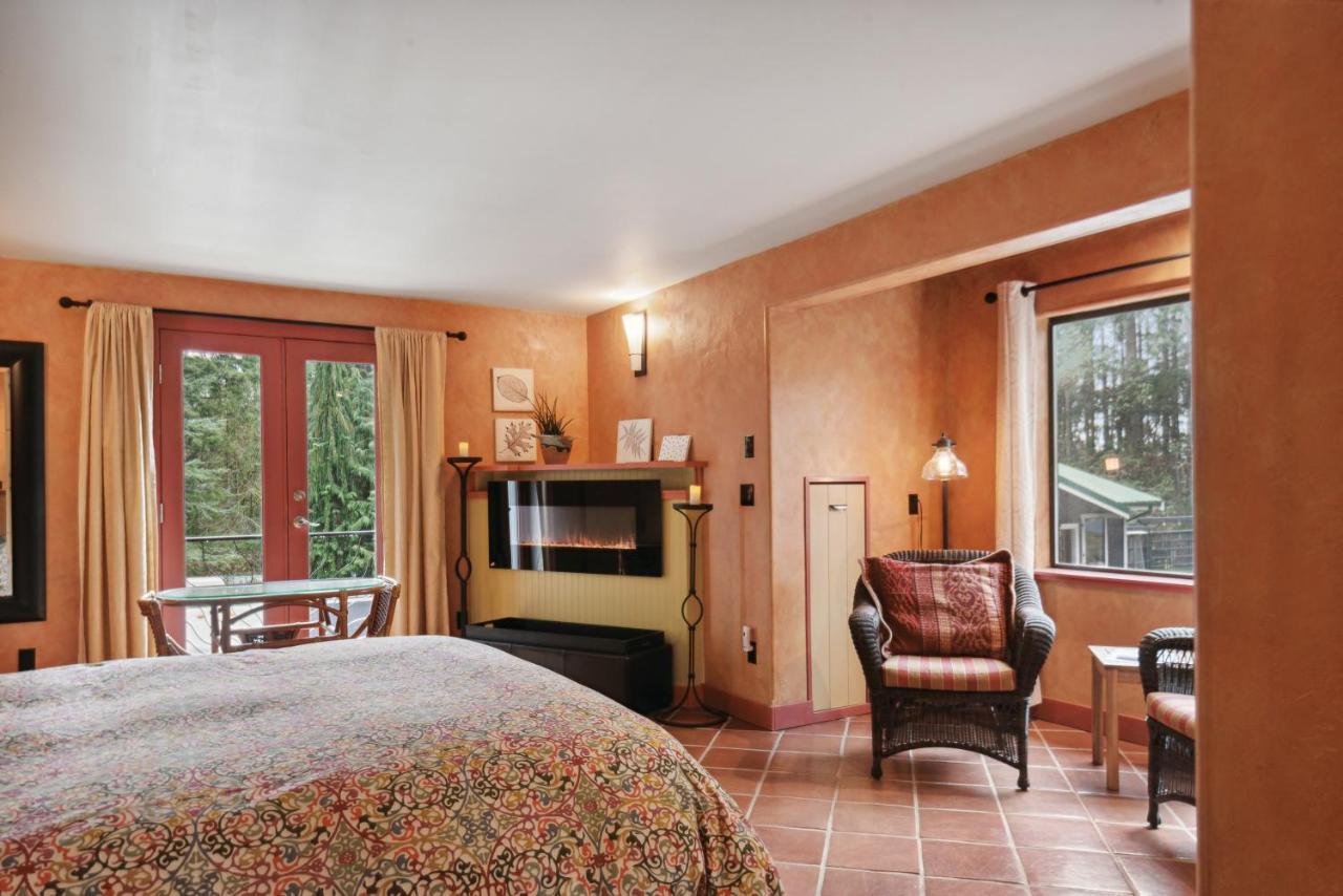Salt Spring Carriage House B&B Ganges Exteriör bild