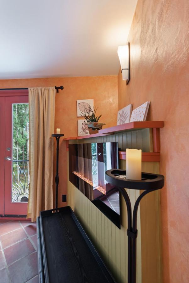 Salt Spring Carriage House B&B Ganges Exteriör bild